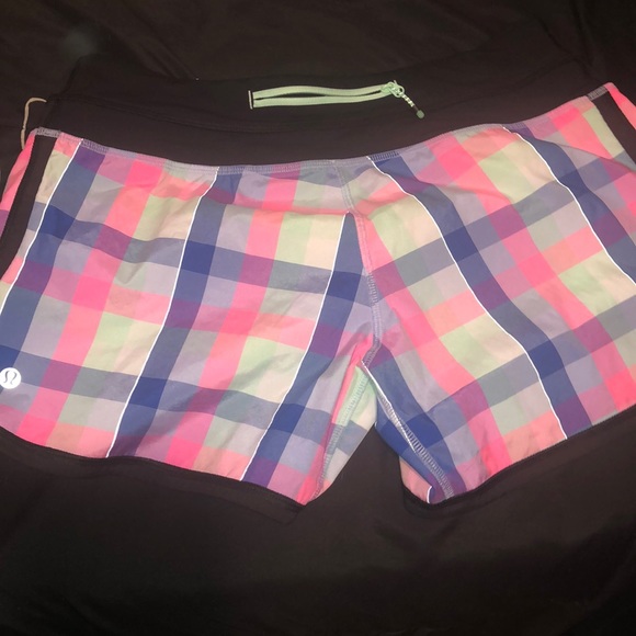 Lululemon active short - Picture 2 of 3